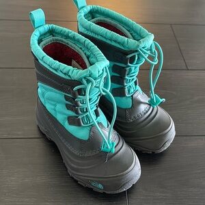 Northface Snow boots! Waterproof and lined! Great condition! Worn 3 times!